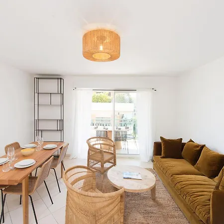Superbe Climatise A - 2 Pieces, Parking Inclus Apartmán *