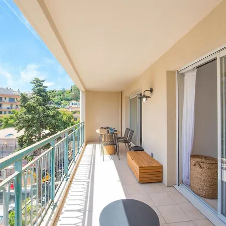 Superbe Climatise A - 2 Pieces, Parking Inclus 公寓