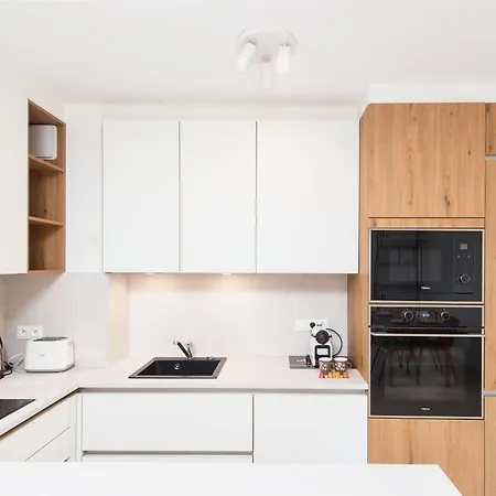 Superbe Climatise A - 2 Pieces, Parking Inclus 公寓