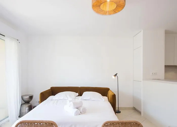 公寓 Superbe Climatise A - 2 Pieces, Parking Inclus 芒通