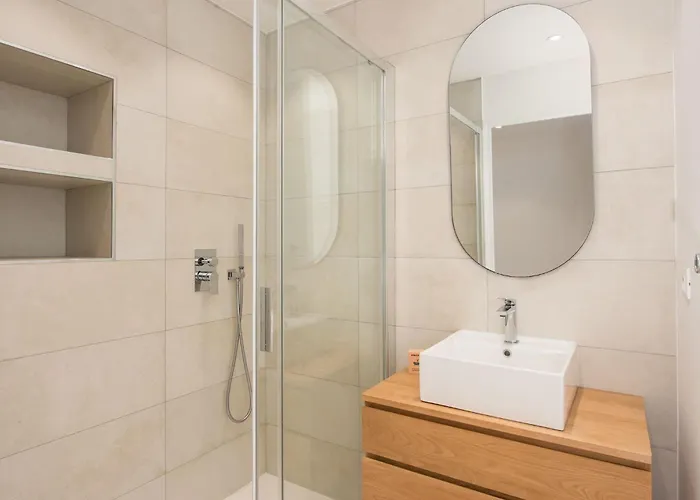 Superbe Climatise A - 2 Pieces, Parking Inclus * 芒通