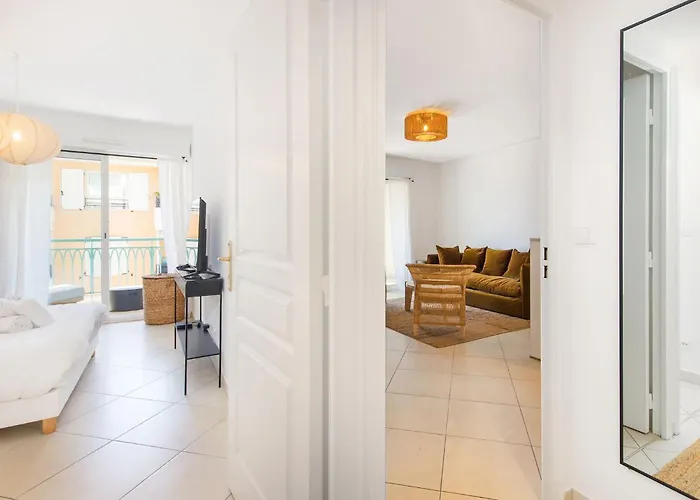 Superbe Climatise A - 2 Pieces, Parking Inclus * 芒通