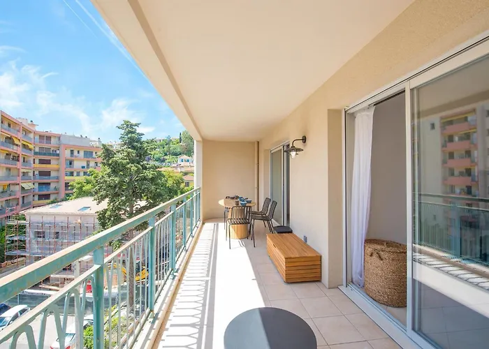 Superbe Climatise A - 2 Pieces, Parking Inclus 公寓